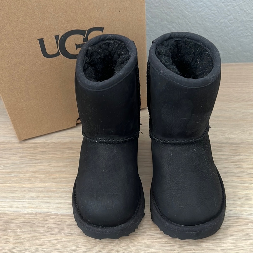 UGG black T Classic Weather Short Boots